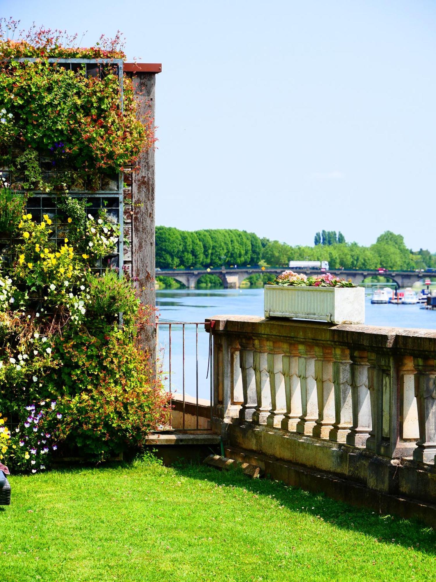 Hotel La Cote Saint Jacques Joigny Exterior foto